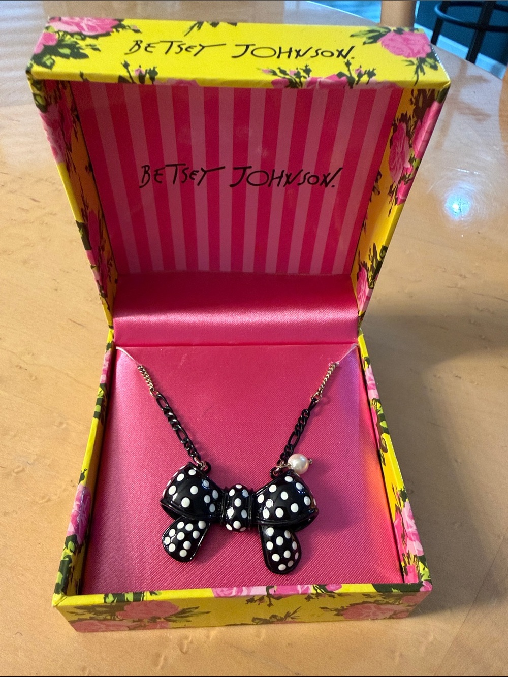 Betsey Johnson Black & White Polka Dot Bow Necklace Vintage New Pendant Pearl